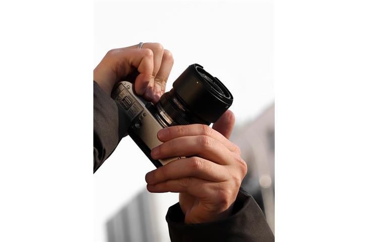 double action hinge with hold open