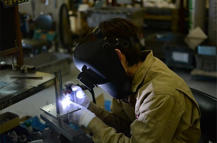 hinge manufacturing companies