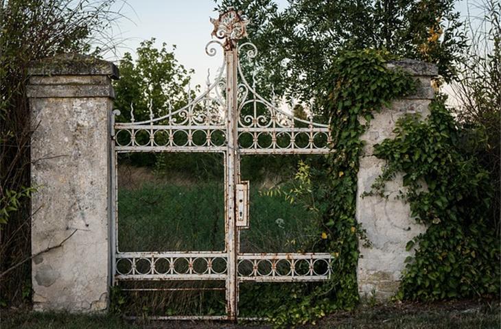 iron gate brackets