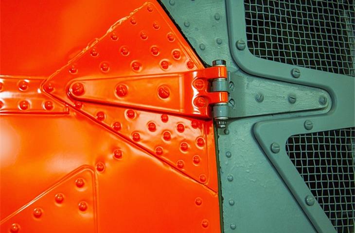 8 hinges