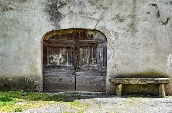 old fashioned door hinges